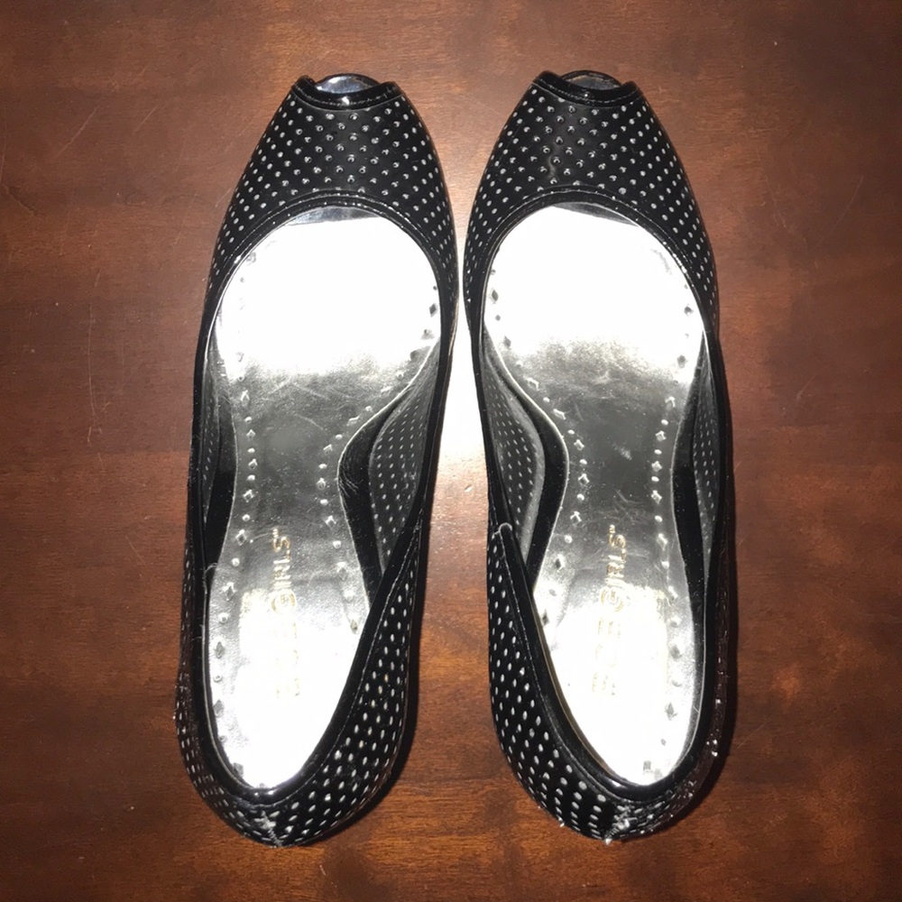 DONATING BCBGirls Black Wedge Heels - Picture 3 of 8
